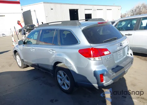 2013 Subaru Outback 2.5I Premium z USA, uszkodzony, nr VIN 4S4BRCCC9D3257647